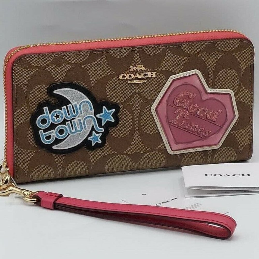 NWT Coach C6995 Long Zip Around Wallet In Signature Canvas With Disco Patches